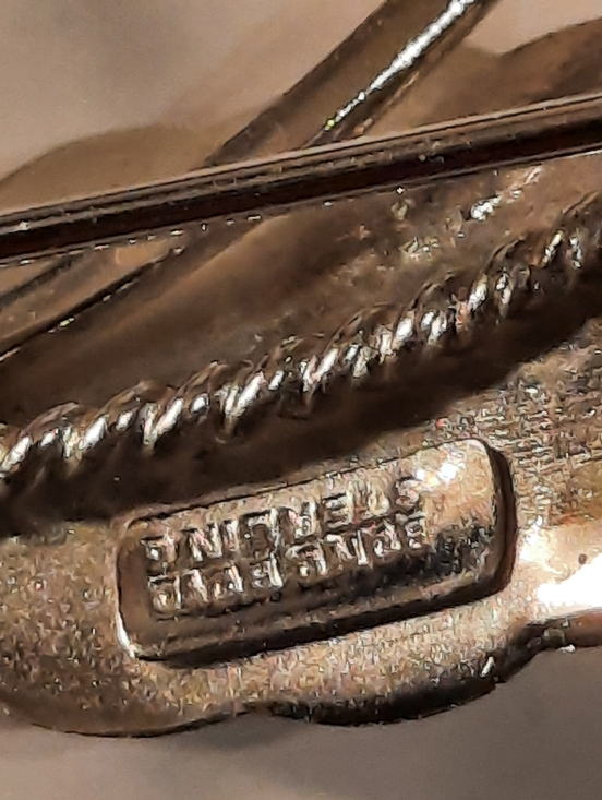 Steeling Silver  Leaf Brooch Pin - Elegant Women’s Jewelry - Picture 3 of 8